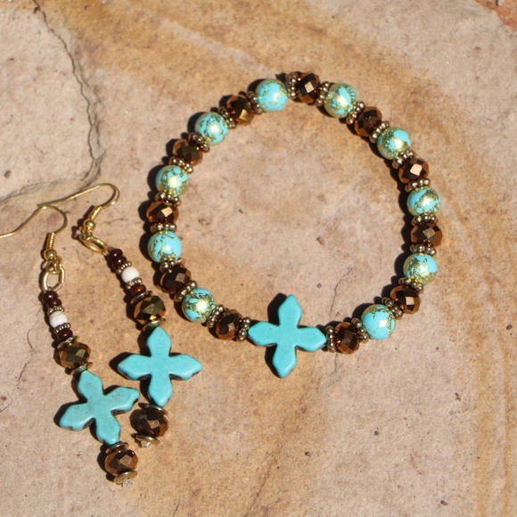 Turquoise Crystal Cross Bracelet - Picture 1 of 1